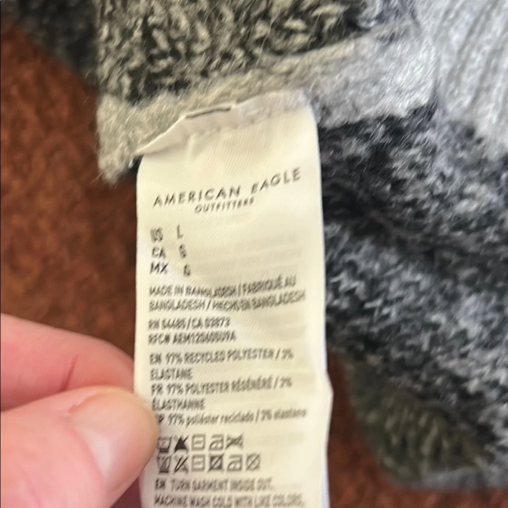 Gray Sweater with Snoopy Design - Picture 6 of 7